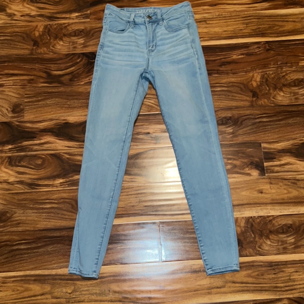 Light wash skinny jeans